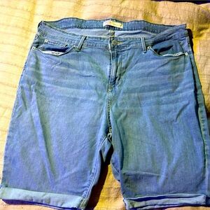 Levi Mid-Rise Bermuda Shorts